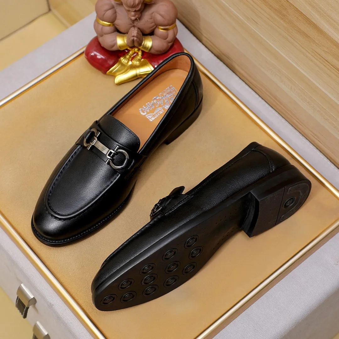 Men's shoes 💰480 🔥Ferragamo's new men's casual slip-on shoes🇨🇳Official website original 1:1 mold, original quality💯Fine workmanship, high-end luxury☘The upper is made of imported Italian first-layer cowhide🌴Luxurious water dyeing🐂Leather lining🍓Rubber wear-resistant and non-slip outsole, breathable and comfortable to wear🍍The first choice for high-quality men, optional! Code number 38-44 (45.46. Customized)